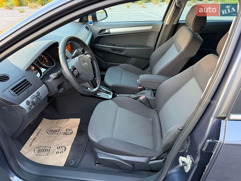 Универсал Opel Astra 2010 в Луцке