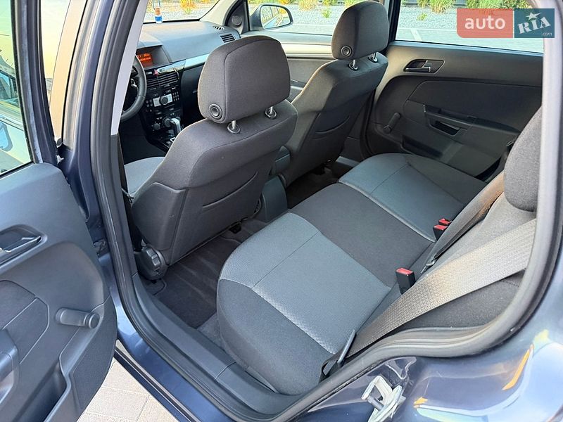 Универсал Opel Astra 2010 в Луцке