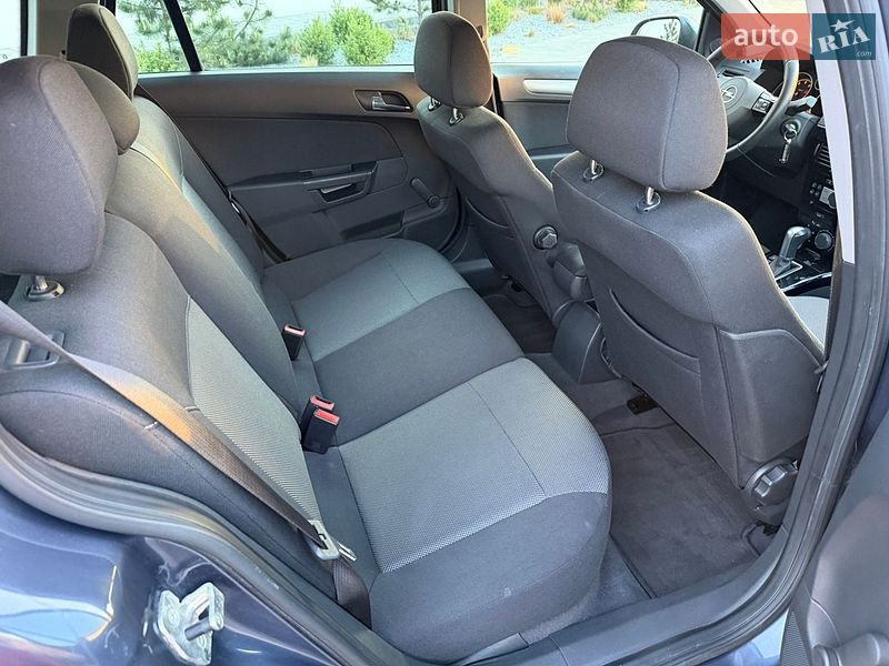 Универсал Opel Astra 2010 в Луцке