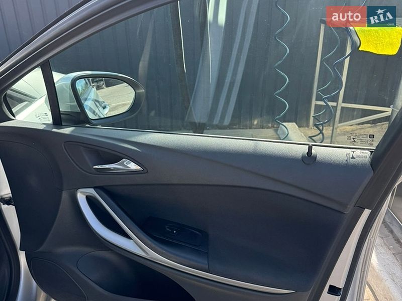 Универсал Opel Astra 2018 в Жовкве