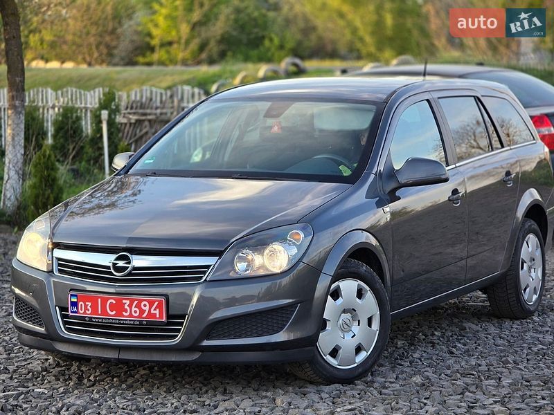 Универсал Opel Astra 2011 в Луцке