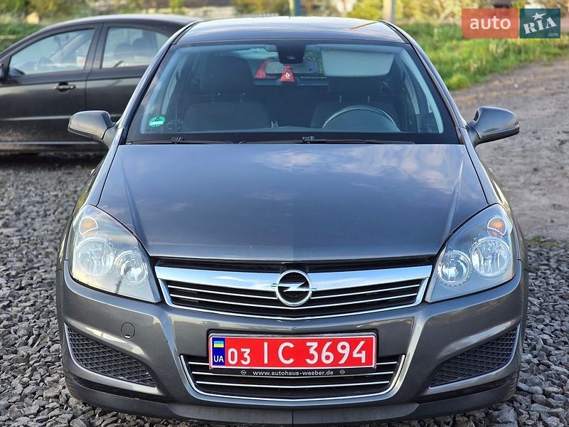 Универсал Opel Astra 2011 в Луцке