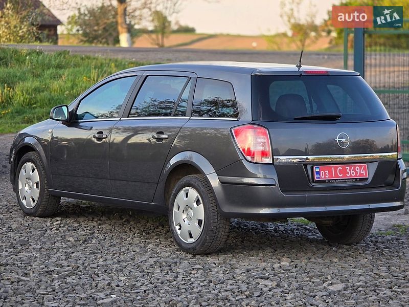Универсал Opel Astra 2011 в Луцке