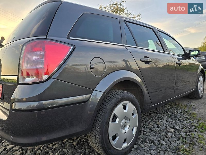 Универсал Opel Astra 2011 в Луцке