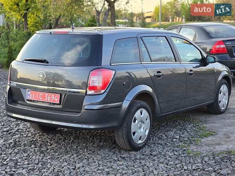 Универсал Opel Astra 2011 в Луцке