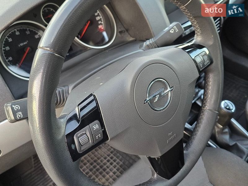 Универсал Opel Astra 2011 в Луцке