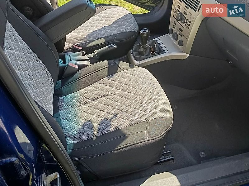 Универсал Opel Astra 2008 в Глухове