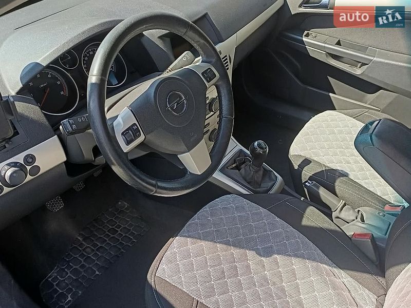 Универсал Opel Astra 2008 в Глухове