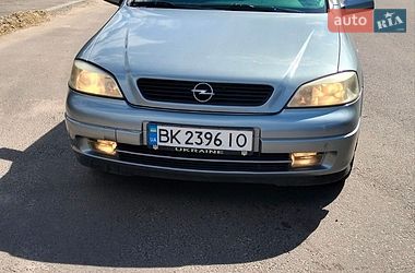 Седан Opel Astra 2006 в Сарнах