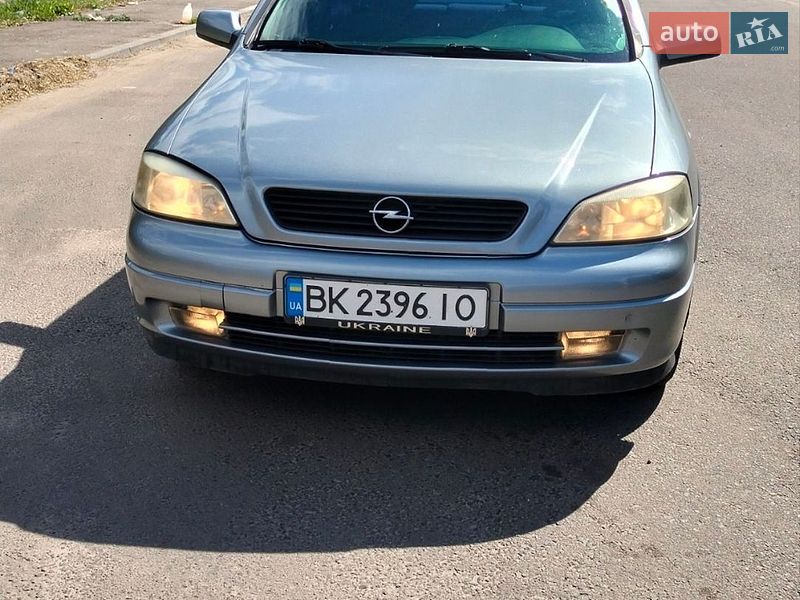 Седан Opel Astra 2006 в Сарнах