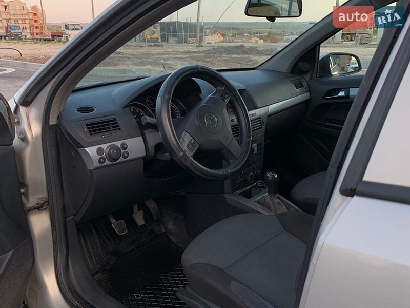 Универсал Opel Astra 2004 в Ровно