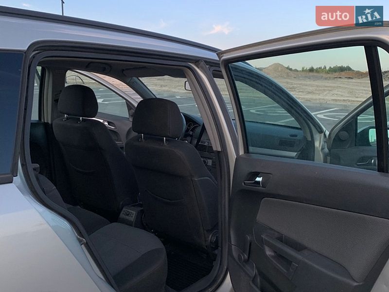 Универсал Opel Astra 2004 в Ровно