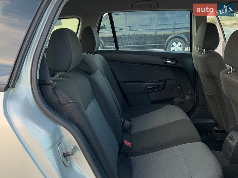 Универсал Opel Astra 2004 в Ровно