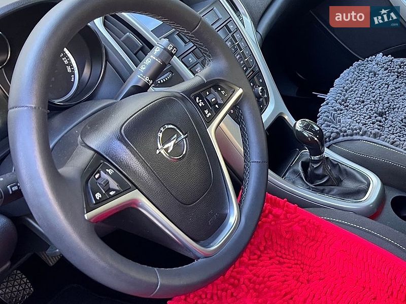 Универсал Opel Astra 2011 в Дрогобыче