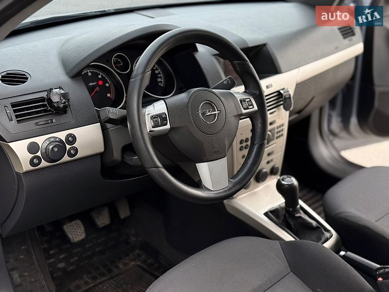 Хэтчбек Opel Astra 2008 в Днепре