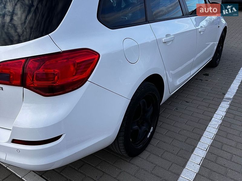 Универсал Opel Astra 2012 в Дрогобыче