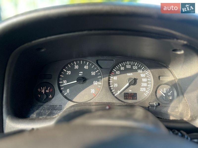 Седан Opel Astra 2004 в Лебедине