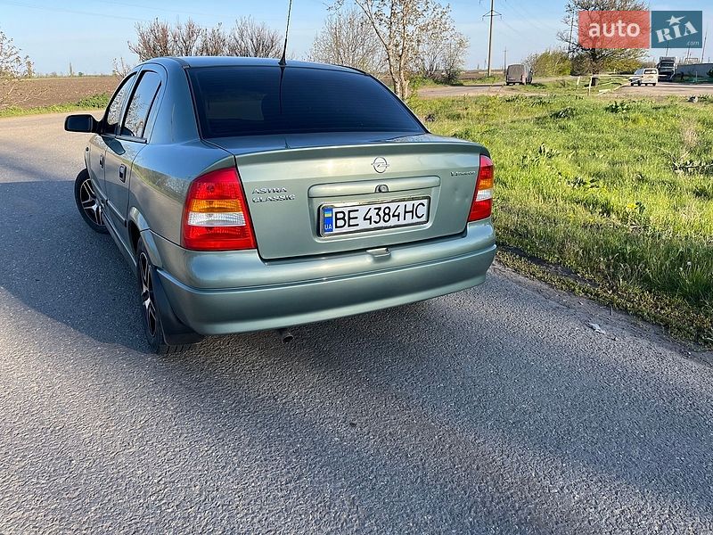Седан Opel Astra 2007 в Новом Буге