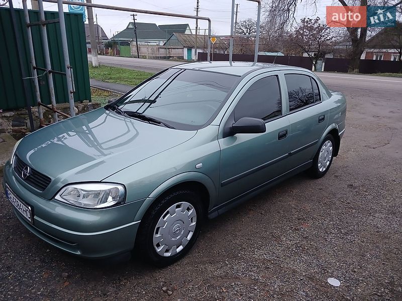 Седан Opel Astra 2007 в Новом Буге