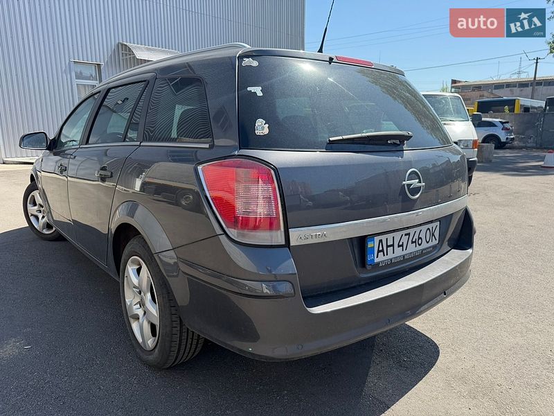 Универсал Opel Astra 2010 в Киеве
