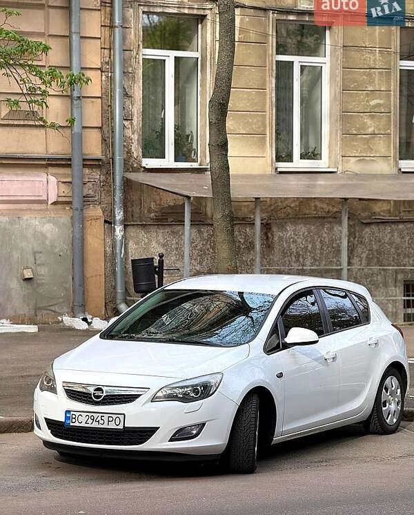 Хэтчбек Opel Astra 2010 в Подольске