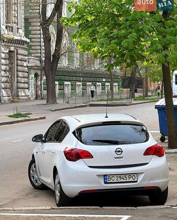 Хэтчбек Opel Astra 2010 в Подольске