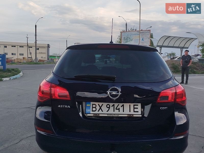 Универсал Opel Astra 2011 в Хмельницком