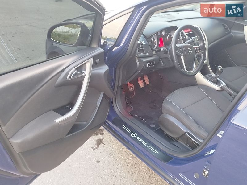 Универсал Opel Astra 2011 в Хмельницком