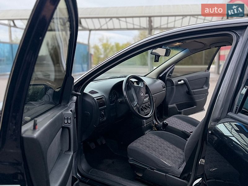 Седан Opel Astra 2003 в Киеве