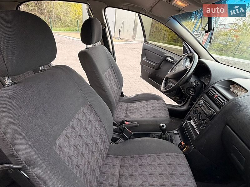 Седан Opel Astra 2003 в Киеве