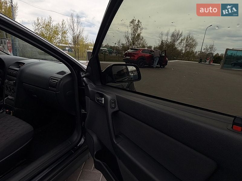 Седан Opel Astra 2003 в Киеве