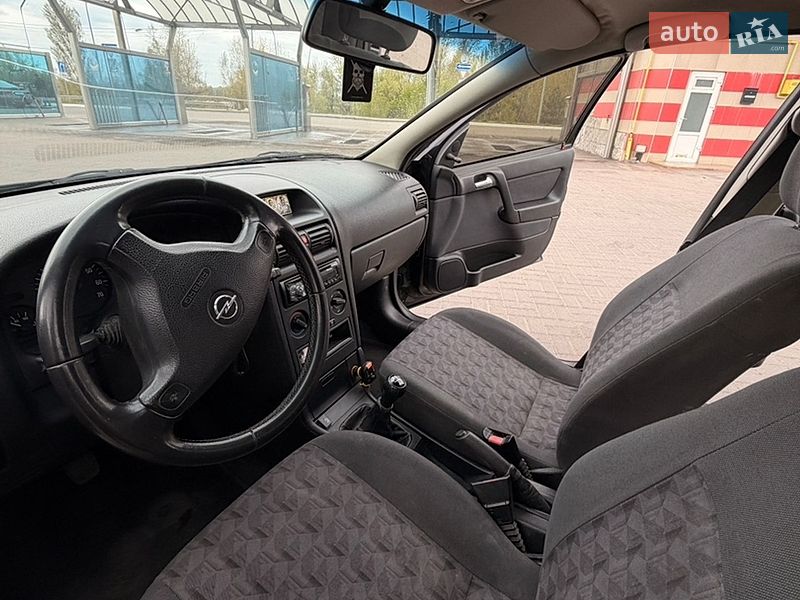 Седан Opel Astra 2003 в Киеве