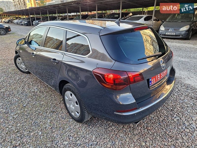 Универсал Opel Astra 2013 в Киеве