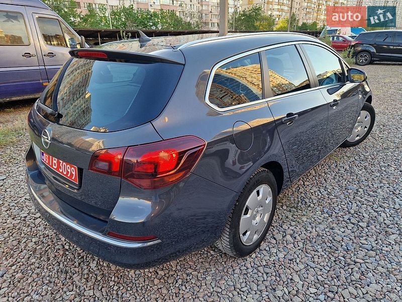 Универсал Opel Astra 2013 в Киеве