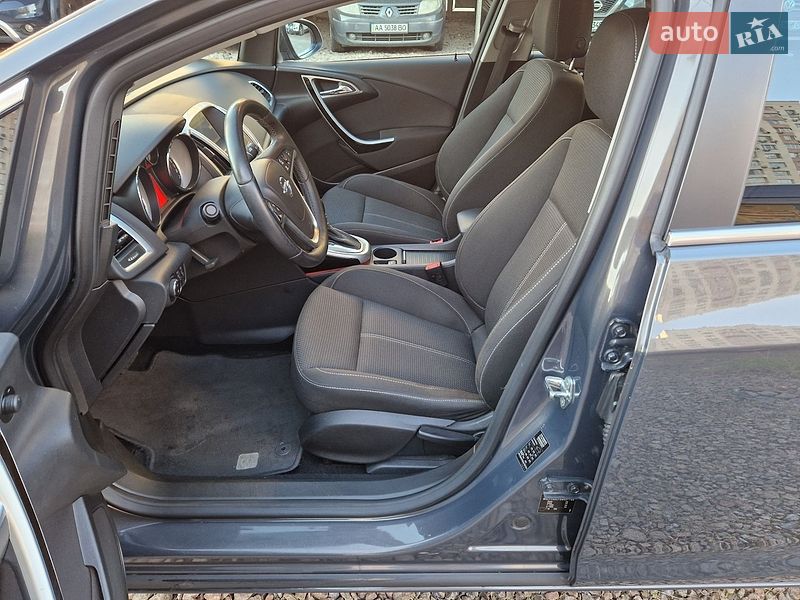 Универсал Opel Astra 2013 в Киеве