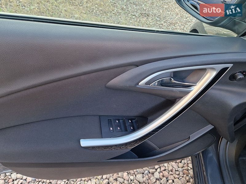 Универсал Opel Astra 2013 в Киеве