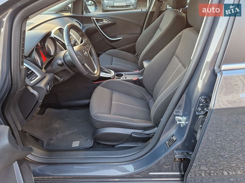 Универсал Opel Astra 2013 в Киеве