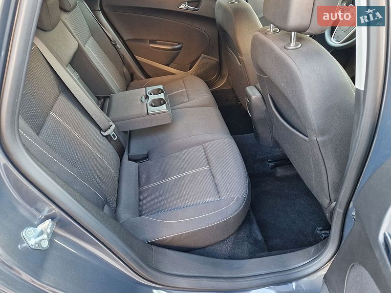 Универсал Opel Astra 2013 в Киеве