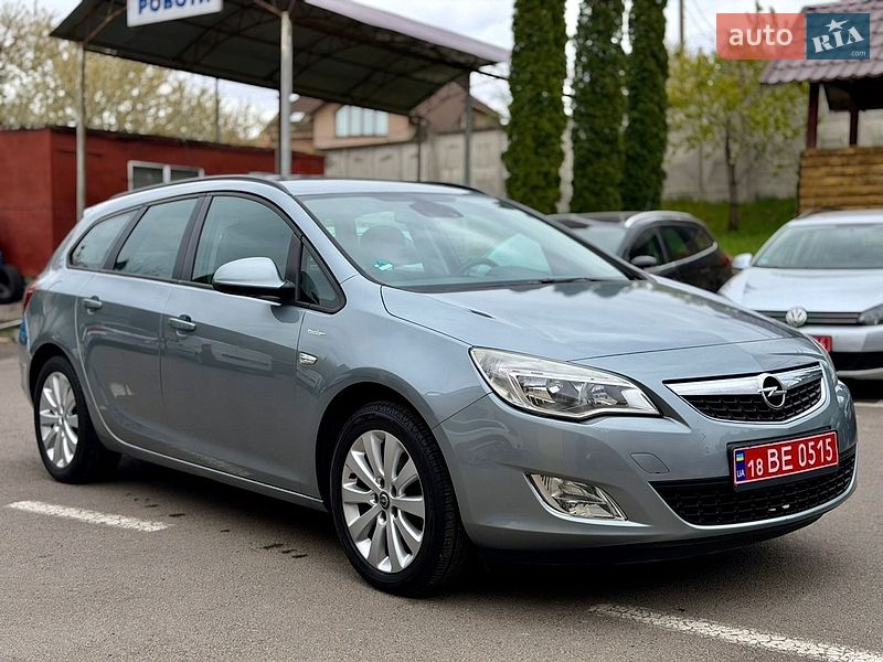Универсал Opel Astra 2010 в Ровно