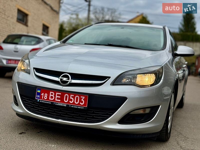 Универсал Opel Astra 2012 в Ровно