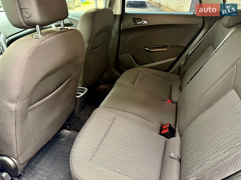 Универсал Opel Astra 2012 в Ровно