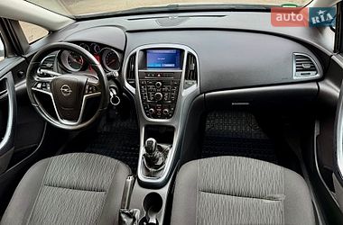 Универсал Opel Astra 2012 в Ровно