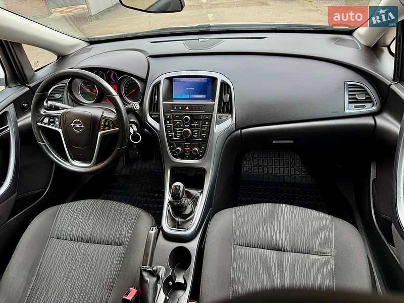 Универсал Opel Astra 2012 в Ровно