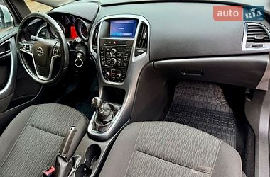 Универсал Opel Astra 2012 в Ровно