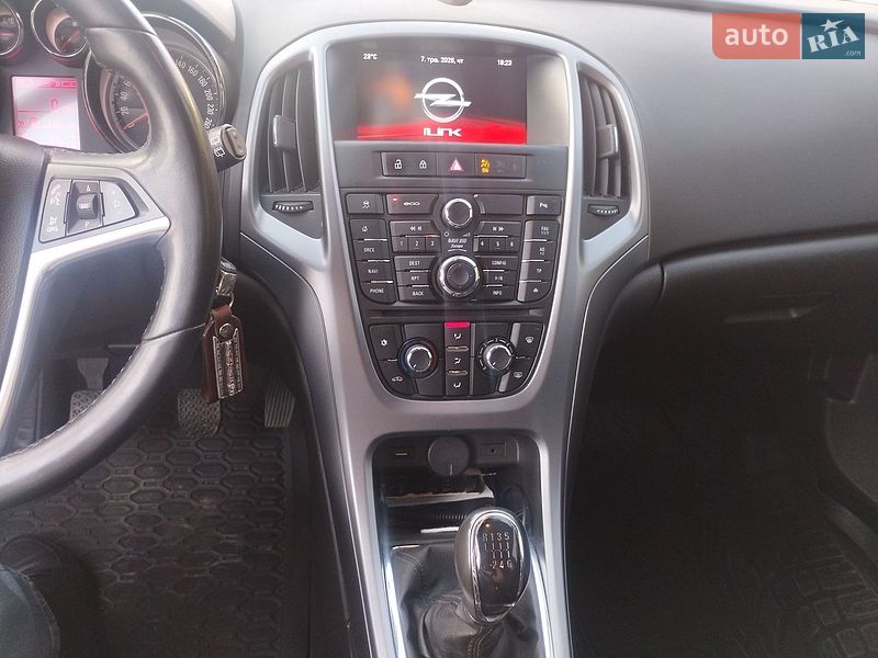 Универсал Opel Astra 2014 в Киеве