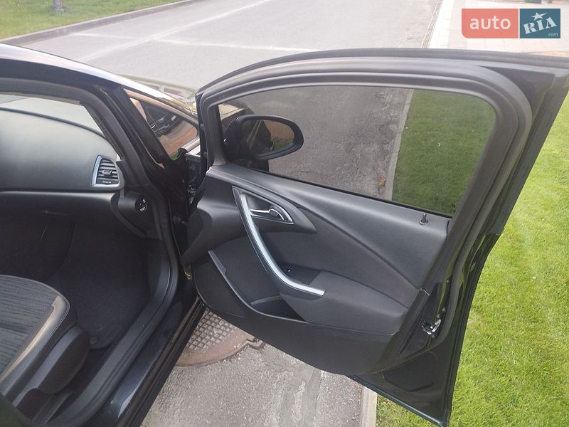 Универсал Opel Astra 2014 в Киеве