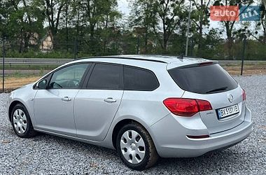 Универсал Opel Astra 2011 в Ровно