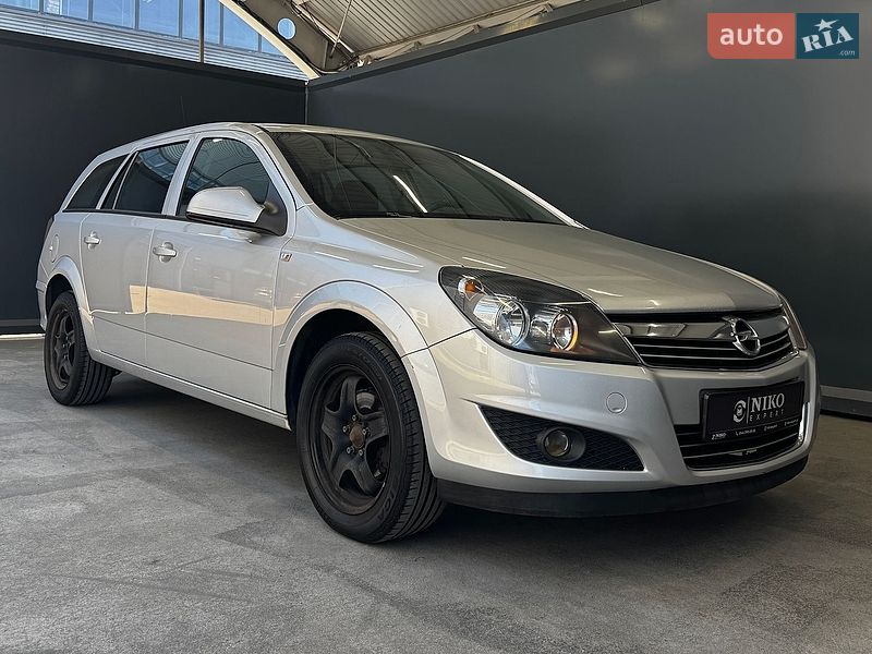 Универсал Opel Astra 2012 в Киеве