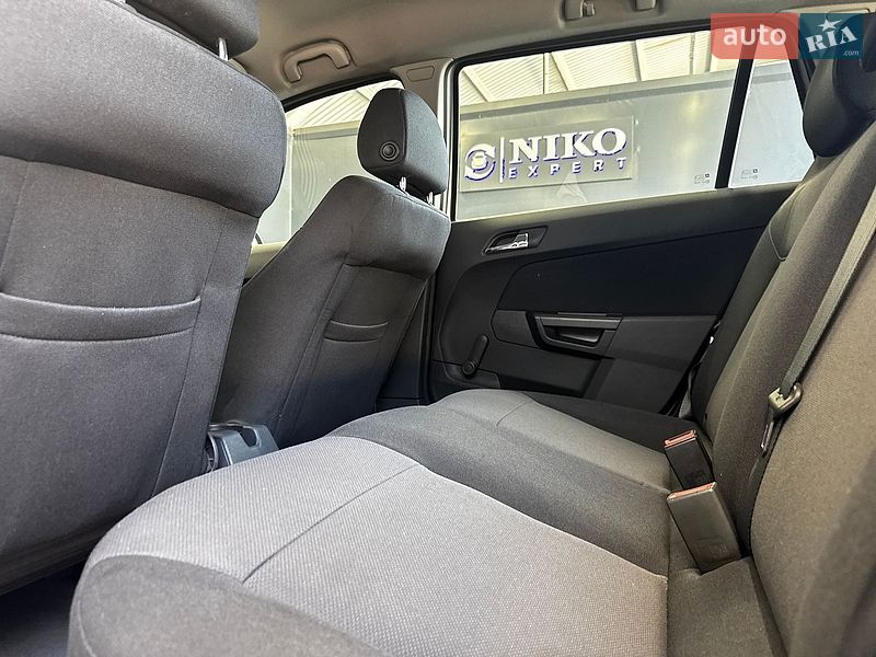 Универсал Opel Astra 2012 в Киеве