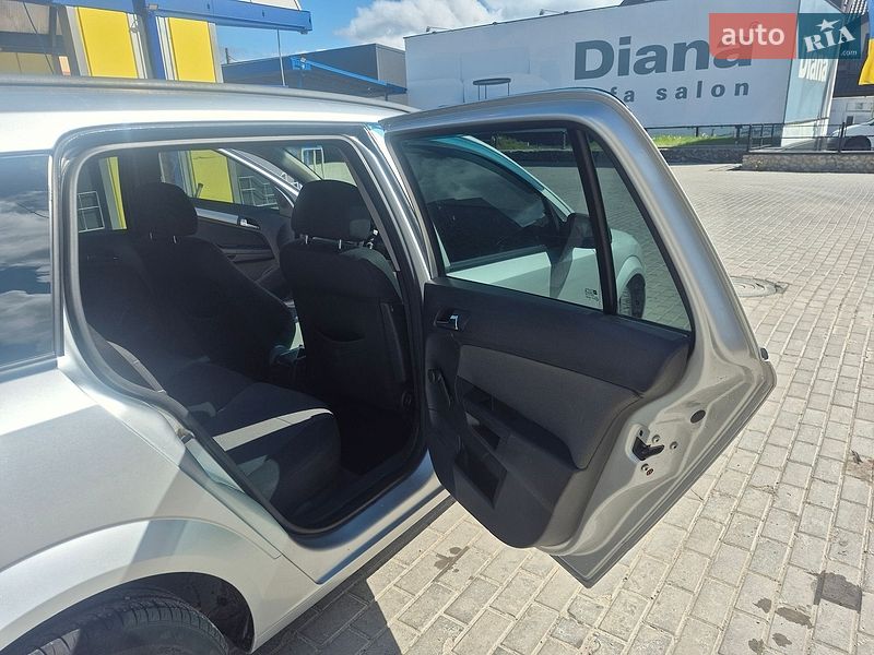 Універсал Opel Astra 2006 в Тернополі